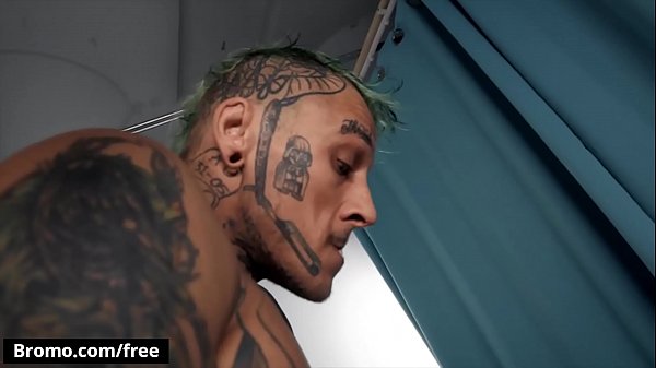 Ponor gay safadinho tatuado mandando a pingola no novinho